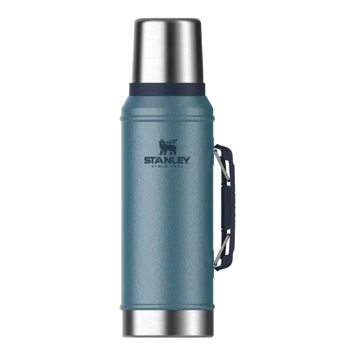 STANLEY 2021 TERMO CLASICO 950 ML CON MANIJA Y TAPON CEBADOR LAKE